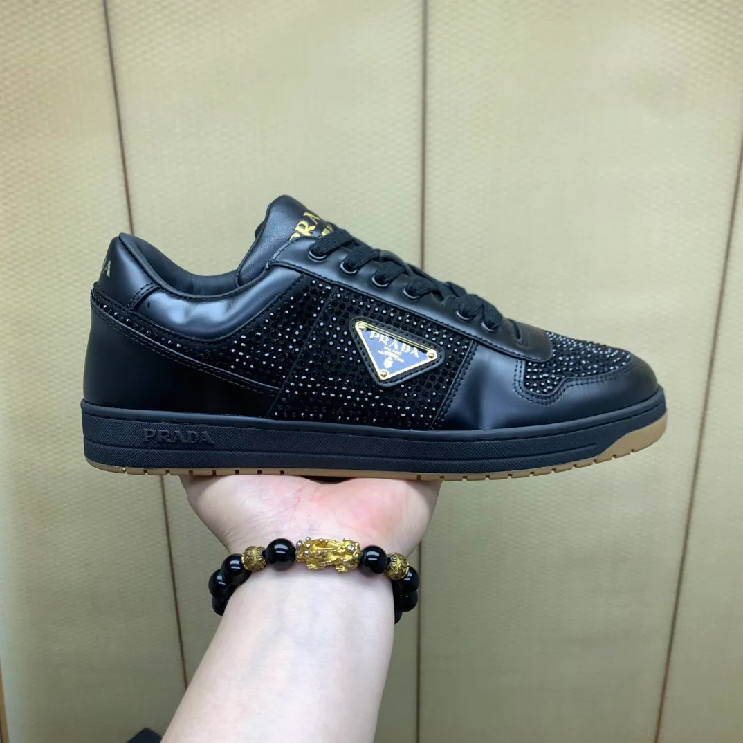 💰680.巜PRADA》Prada: Top 🔝purchasing agent🔍🔍The latest men’s counters are on sale simultaneously, high-quality original calfskin imported from Italy 🇮🇹. Brand logo* (prominent·high-end·noble·class·) exquisite workmanship (imported from Italy🇮🇹 Sole: Original sole provided by the original factory, ⚠️exclusive double-layer activity, TPR rubber, combination outsole; super comfortable, wear-resistant, non-slip, environmentally friendly🌳🌳🌳, real shot🎬The real thing is more beautiful🔍🔍 (high quality, follow the order) code number 38 to 44 (.45 customized)